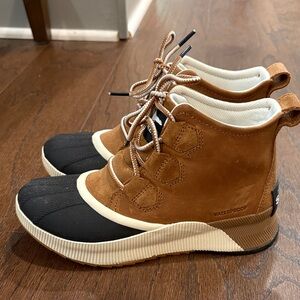 Sorel Out N About Waterproof shoes 6.5 W